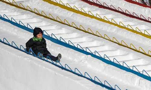 Les enfants ont bien profité dans la Foire de neige